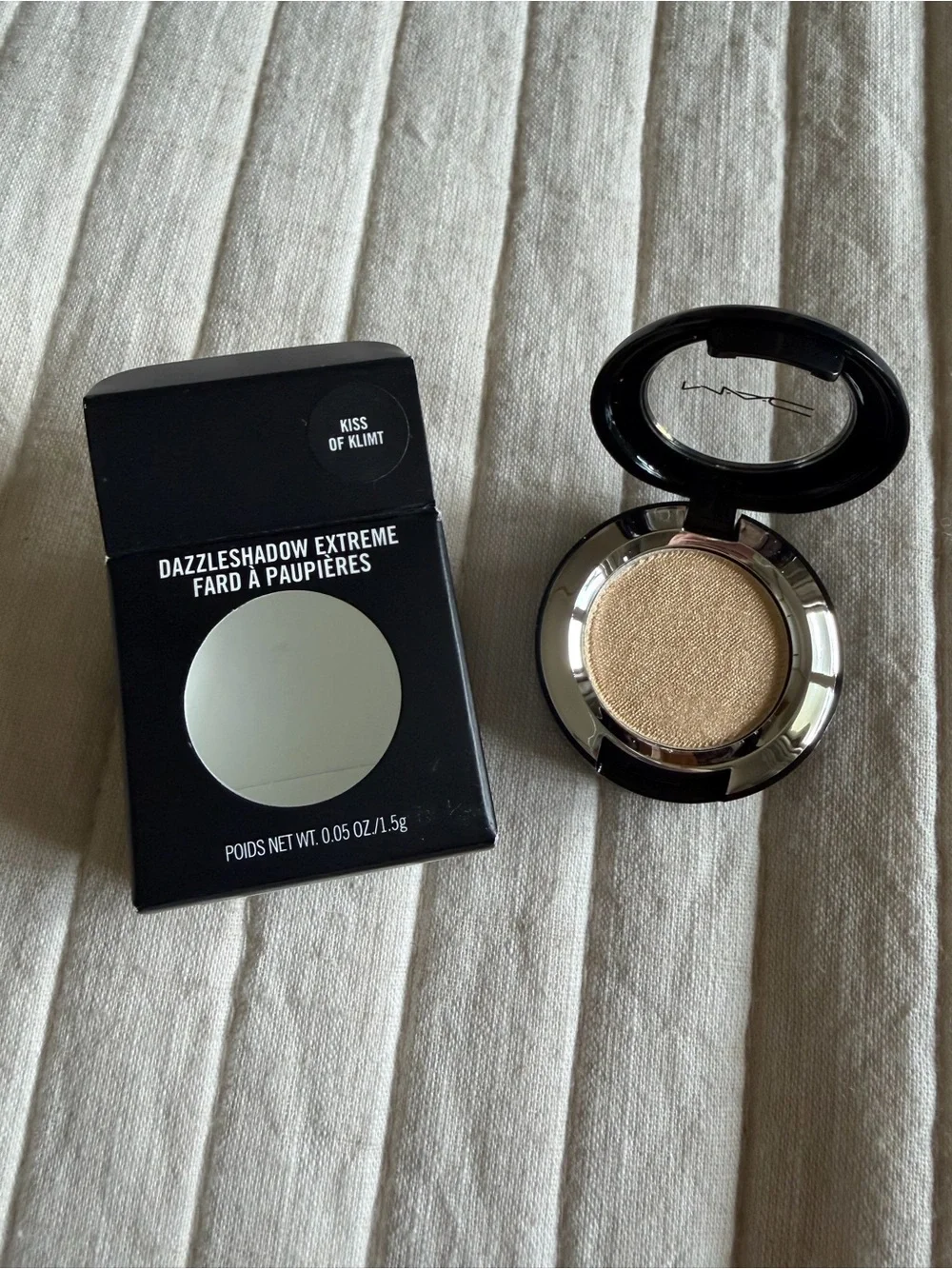 MAC Cosmetics Dazzleshadow Extreme Shimmer Eyeshadow — Gold